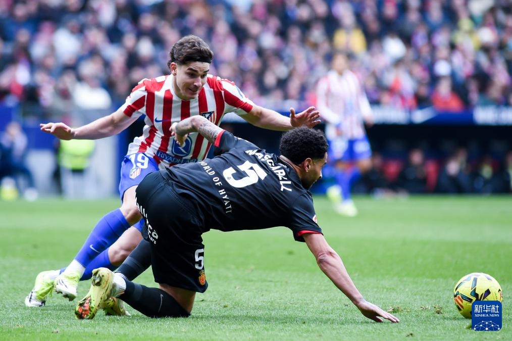 博主：国安今天前往河内，因当地训练条件不佳今晚直接去踩场